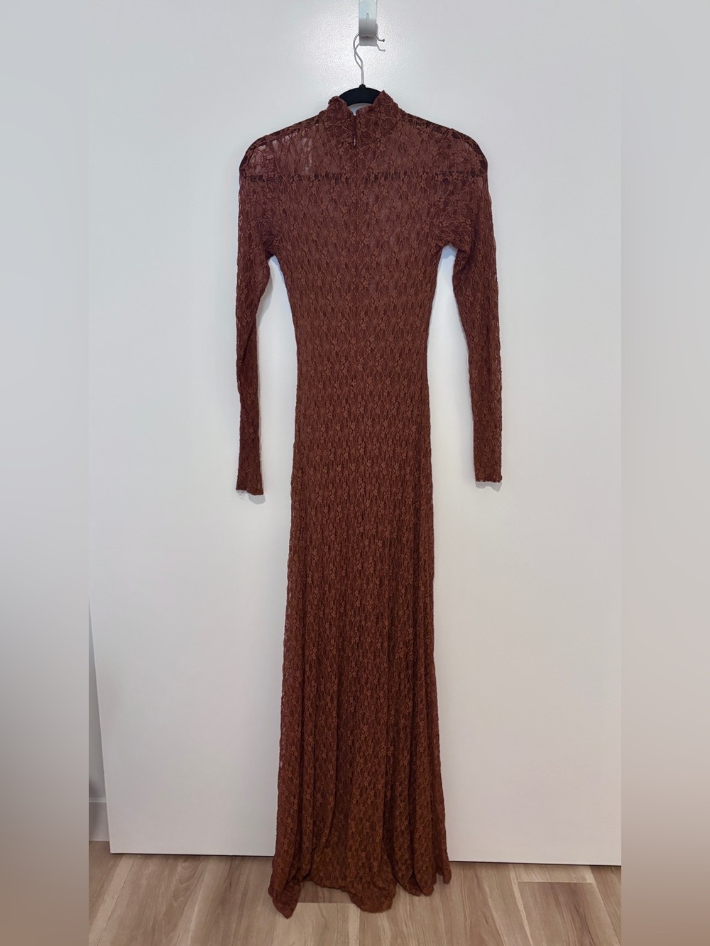 Long sleeve stretch lace brown turtleneck maxi dress 🤎 - Picture 4 of 5
